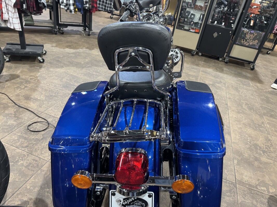 2017 Harley-Davidson Road King SUP BLU/BLT SLV W/PINSTRIPE - Photo 8