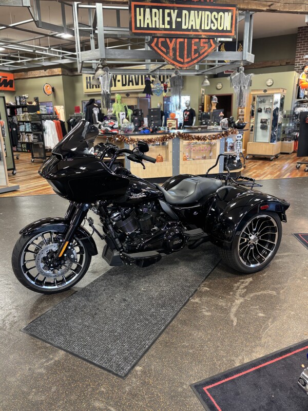 Harley-Davidson Road Glide 3 2025 FLTRT BLACK - Photo 4
