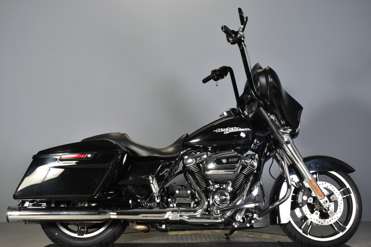 2017 Harley-Davidson® Street Glide® Special FLHXS