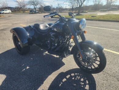 2025 Harley-Davidson Freewheeler FLRT VIVID BLACK W/ PINSTRIPE - Photo 7