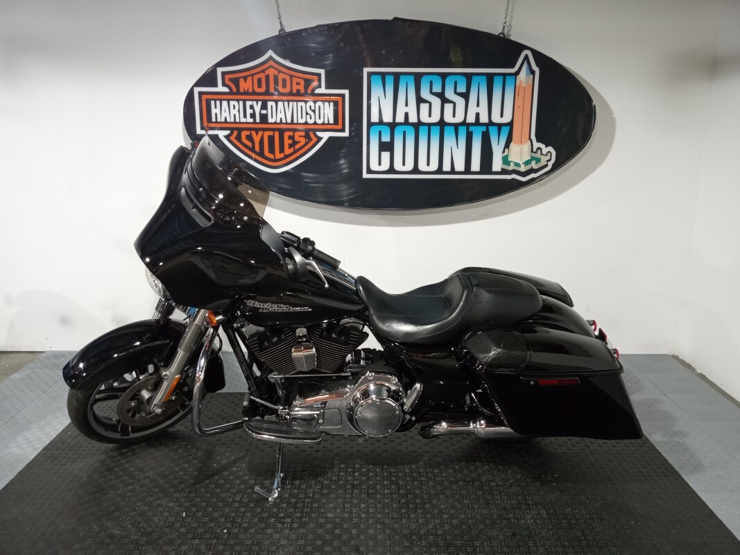 2014 Harley-Davidson Street Glide - Vivid Black - Photo 3