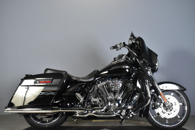 2012 Harley-Davidson® CVO™ Street Glide® FLHXSE