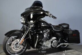 2012 Harley-Davidson® CVO™ Street Glide® FLHXSE thumb 0