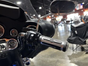 Harley-Davidson® Electra Glide® Ultra Classic® 2010 FLHTCU FLM BLUE/SILVER thumb 0
