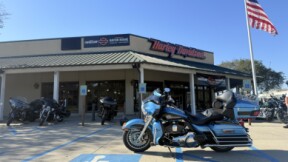2011 Harley-Davidson® Electra Glide® Ultra Classic® thumb 2