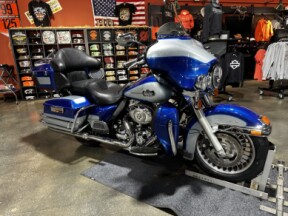 Harley-Davidson® Electra Glide® Ultra Classic® 2010 FLHTCU FLM BLUE/SILVER thumb 3