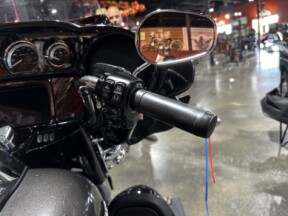 Harley-Davidson® Ultra Limited 2019 FLHTK GRAY thumb 2
