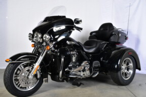 2017 Harley-Davidson® Tri Glide® Ultra FLHTCUTG thumb 0