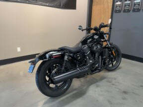 2025 Harley-Davidson® Nightster® Vivid Black thumb 2