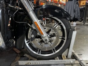 Harley-Davidson® Ultra Limited 2021 FLHTK Black thumb 3