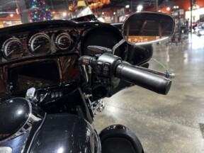 Harley-Davidson® Ultra Limited 2021 FLHTK Black thumb 2