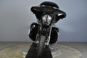 2012 Harley-Davidson® CVO™ Street Glide® FLHXSE thumb 1