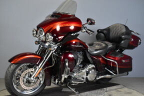 2014 Harley-Davidson® CVO™ Electra Glide Ultra Limited® FLHTKSE thumb 0