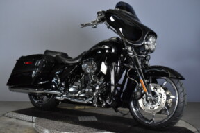 2012 Harley-Davidson® CVO™ Street Glide® FLHXSE thumb 2