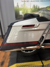 2019 Harley-Davidson® CVO™ Street Glide® CHRDSTL/LNGSLVR W/PINSTRIPE thumb 2
