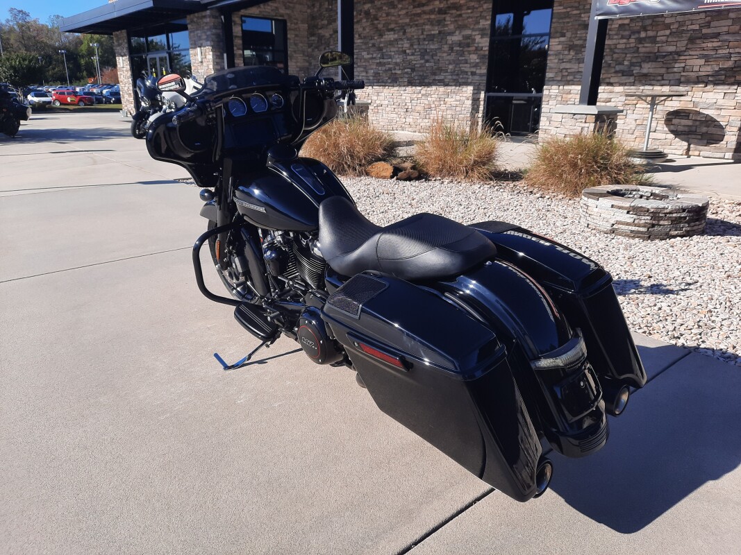 2019 Harley-Davidson Street Glide Special Vivid Black - Photo 8