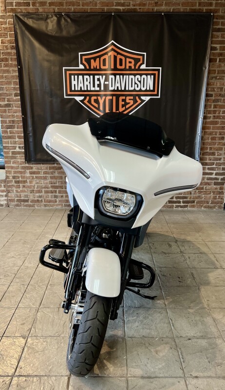 2025 Harley-Davidson Street Glide FLHX White Onyx Pearl - Black Finish - Photo 3