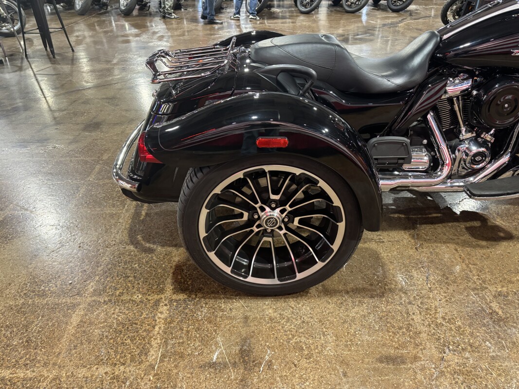 Harley-Davidson Road Glide 3 2023 FLTRT BLACK W/ PINSTRIPE - Photo 7
