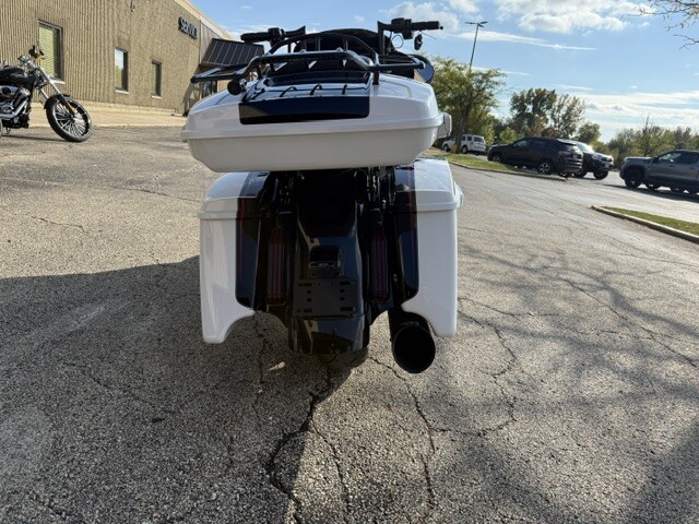 Harley-Davidson CVO Street Glide 2021 FLHXSE WHITE - Photo 3