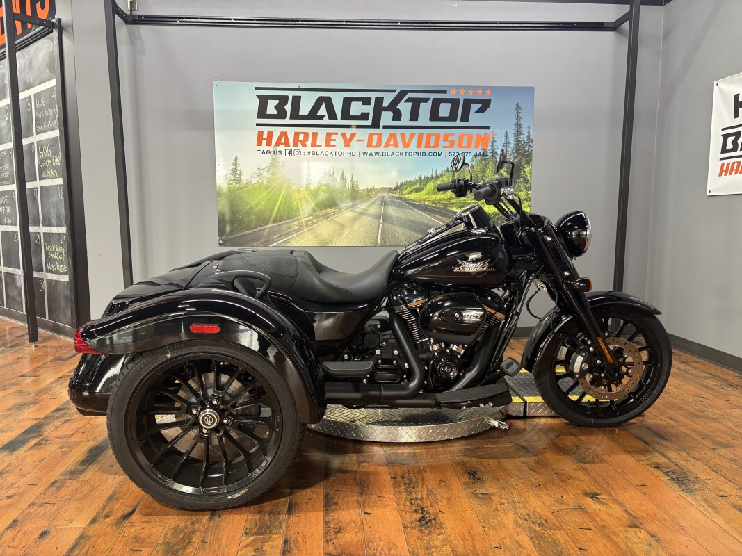 2024 Harley-Davidson Freewheeler VIVID BLACK