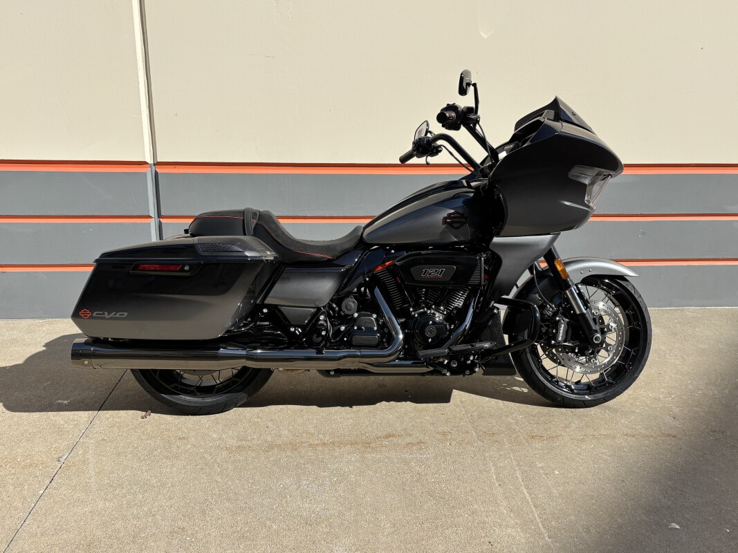 2025 Harley-Davidson CVO Road Glide RAVEN FADE