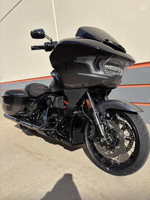 2025 Harley-Davidson CVO Road Glide RAVEN FADE - Photo 5