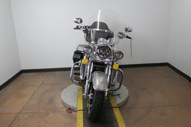 Harley-Davidson Road King 2017 FLHR 639633BB BILLET SILVER W/PINSTRIPE - Photo 3