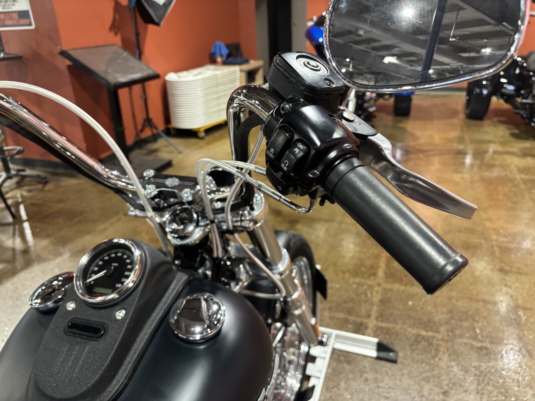 Harley-Davidson Street Bob 2006 FXDBI BLACK DENIM - Photo 6