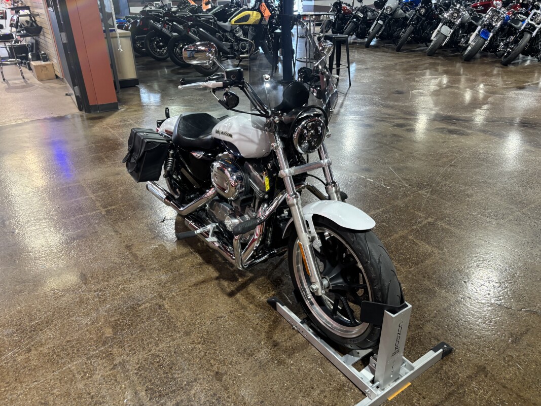 Harley-Davidson SuperLow 2015 XL 883L WHT HOT/BLU HOT W/ PINSTRIP - Photo 2