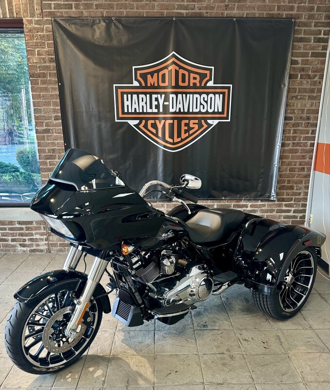 2025 Harley-Davidson Road Glide 3 FLTRT Vivid Black - Photo 4