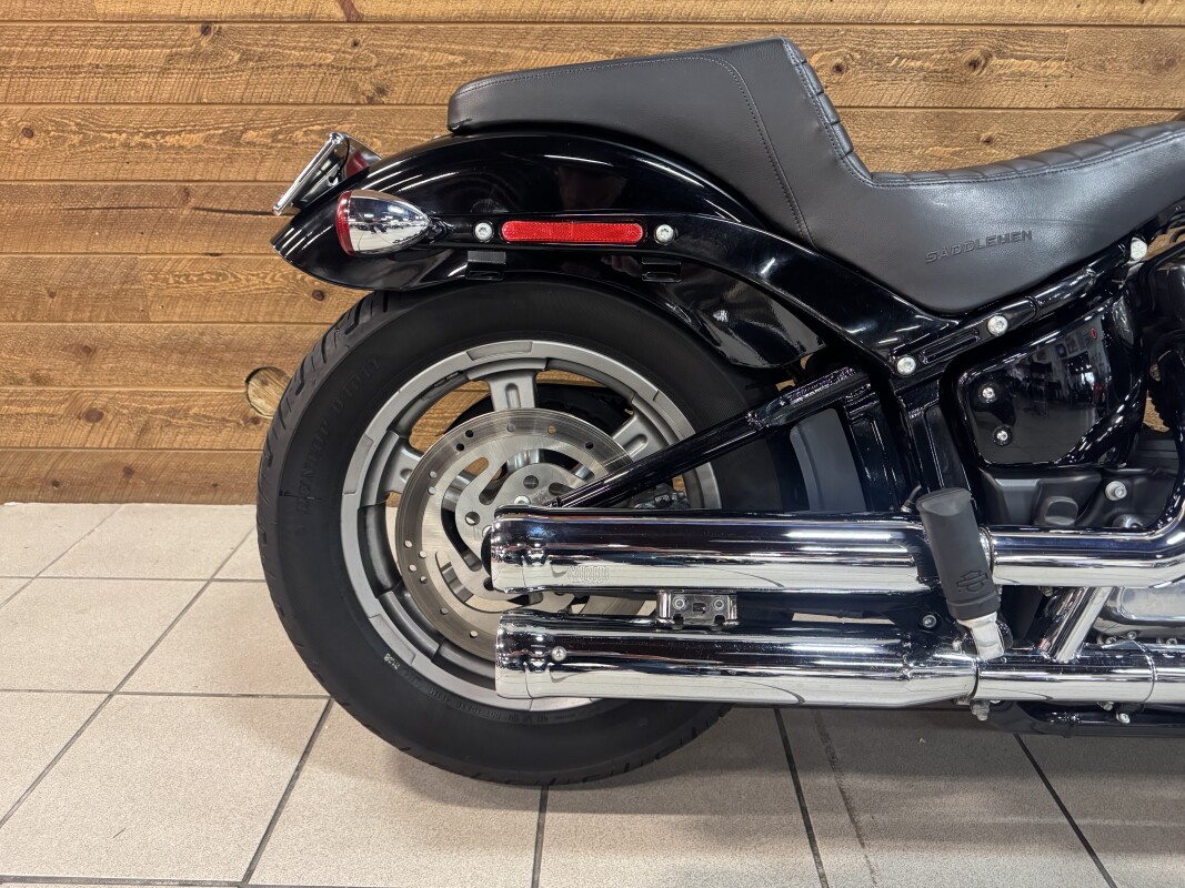 2022 HARLEY-DAVIDSON SOFTAIL STANDARD VIVID BLACK FXST - Photo 5