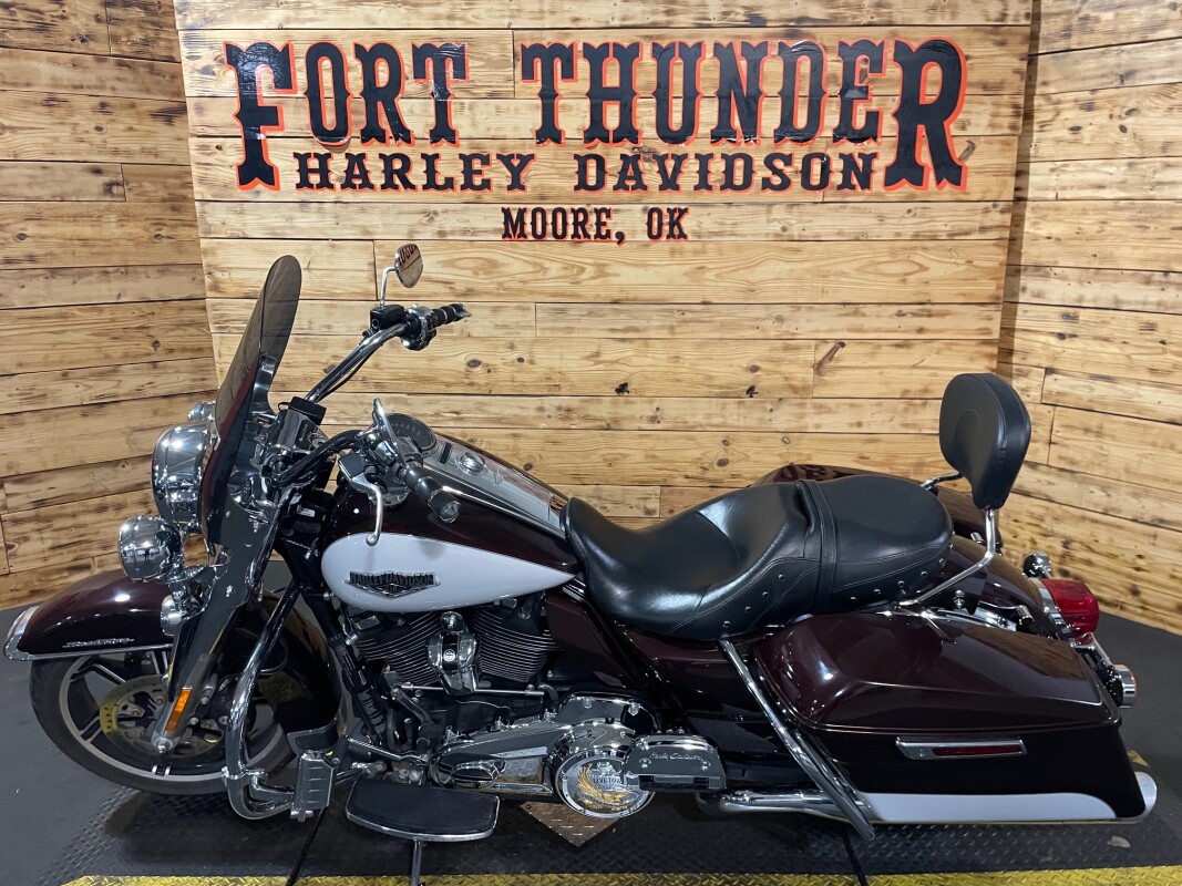 Harley-Davidson Road King 2021 FLHR Midnight Crimson & Stone Washed White Pearl - Photo 9