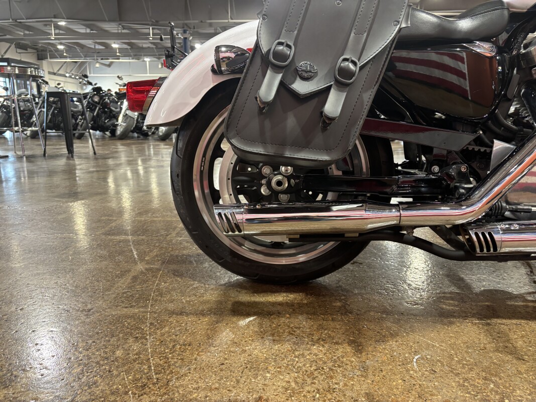 Harley-Davidson SuperLow 2015 XL 883L WHT HOT/BLU HOT W/ PINSTRIP - Photo 8