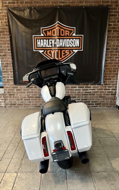 2025 Harley-Davidson Street Glide FLHX White Onyx Pearl - Black Finish - Photo 6