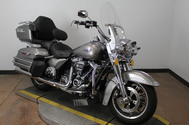 Harley-Davidson Road King 2017 FLHR 639633BB BILLET SILVER W/PINSTRIPE - Photo 2