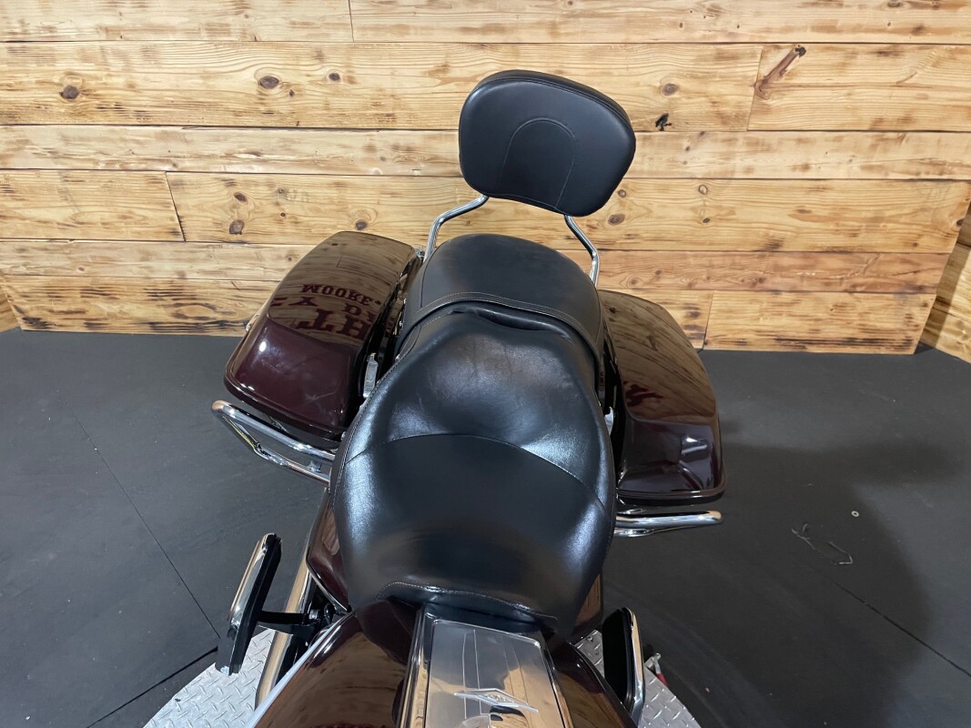 Harley-Davidson Road King 2021 FLHR Midnight Crimson & Stone Washed White Pearl - Photo 6