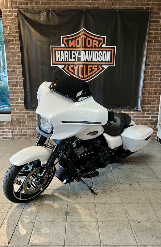 2025 Harley-Davidson Street Glide FLHX White Onyx Pearl - Black Finish - Photo 4