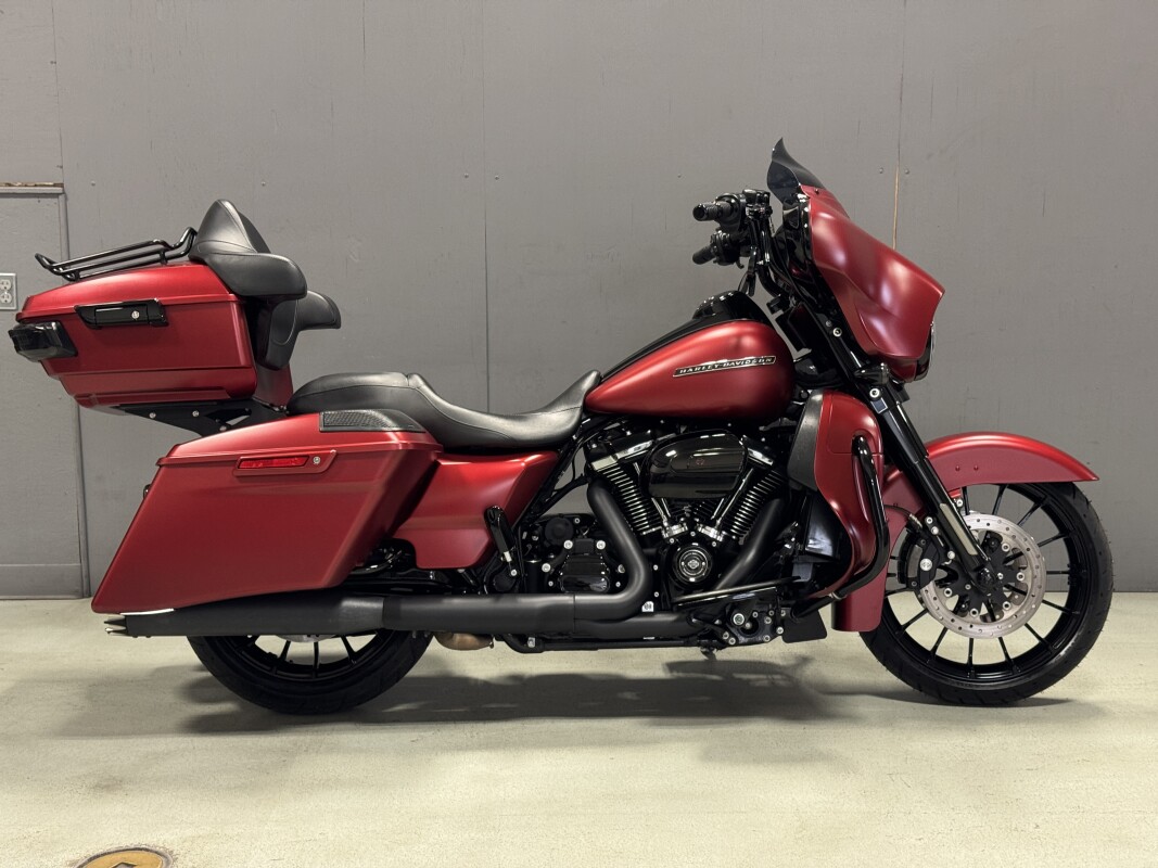 FLHXS 2019 Street Glide Special