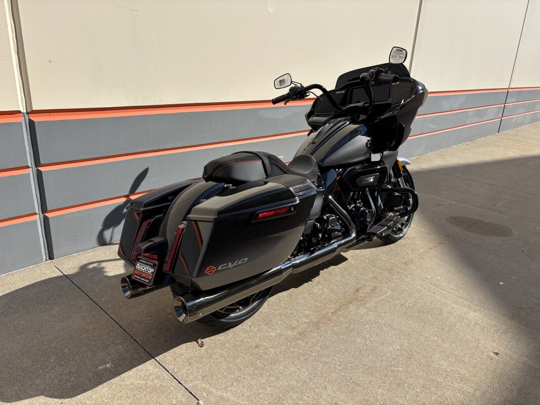 2025 Harley-Davidson CVO Road Glide RAVEN FADE - Photo 2