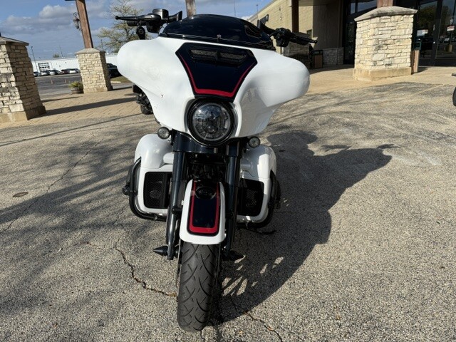 Harley-Davidson CVO Street Glide 2021 FLHXSE WHITE - Photo 5