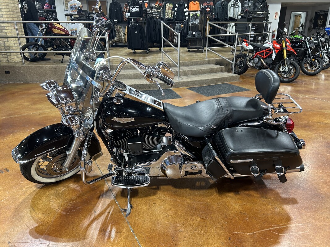Harley-Davidson Road King Classic 2006 FLHRCI BLACK W/PINSTRIPE - Photo 4