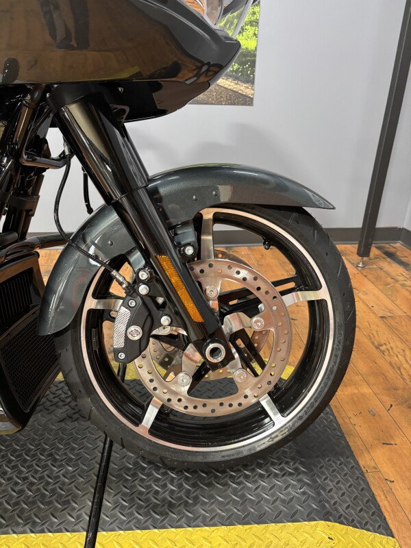 2025 Harley-Davidson Road Glide IRON HORSE MTLC BO - Photo 3