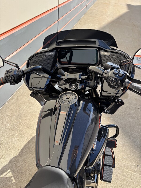 2025 Harley-Davidson CVO Road Glide RAVEN FADE - Photo 6