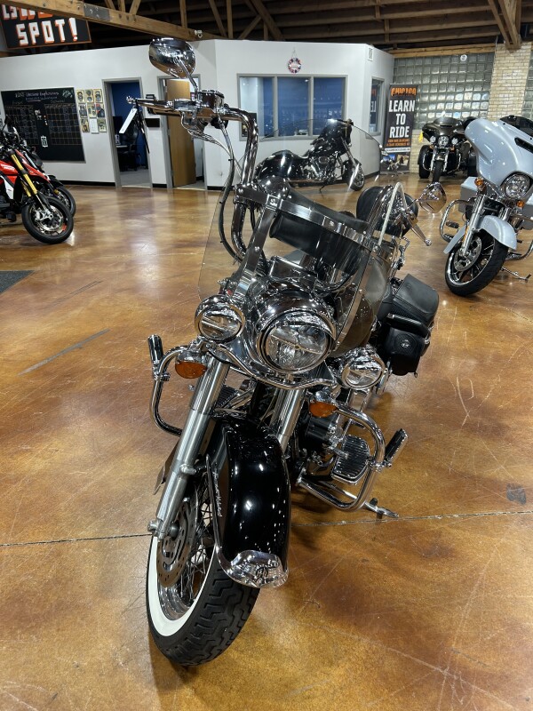 Harley-Davidson Road King Classic 2006 FLHRCI BLACK W/PINSTRIPE - Photo 3