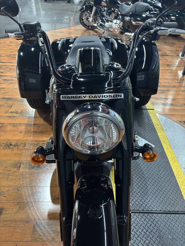 2024 Harley-Davidson Freewheeler VIVID BLACK - Photo 6