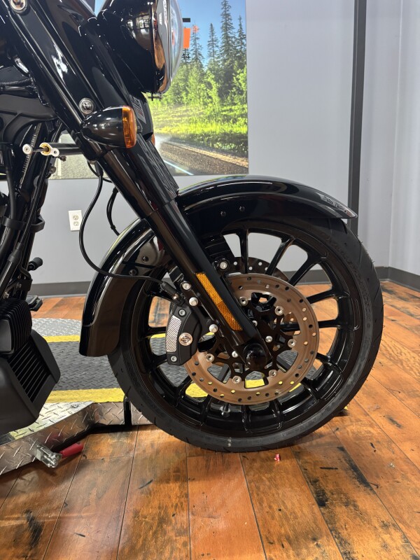 2024 Harley-Davidson Freewheeler VIVID BLACK - Photo 4