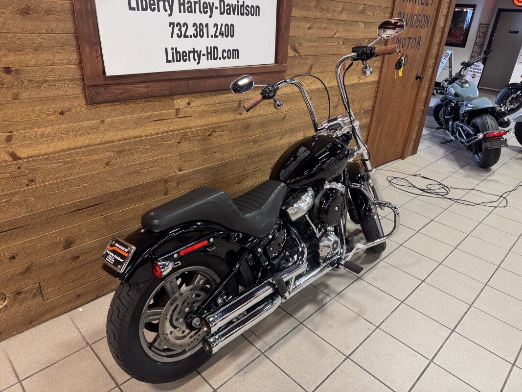 2022 HARLEY-DAVIDSON SOFTAIL STANDARD VIVID BLACK FXST - Photo 8
