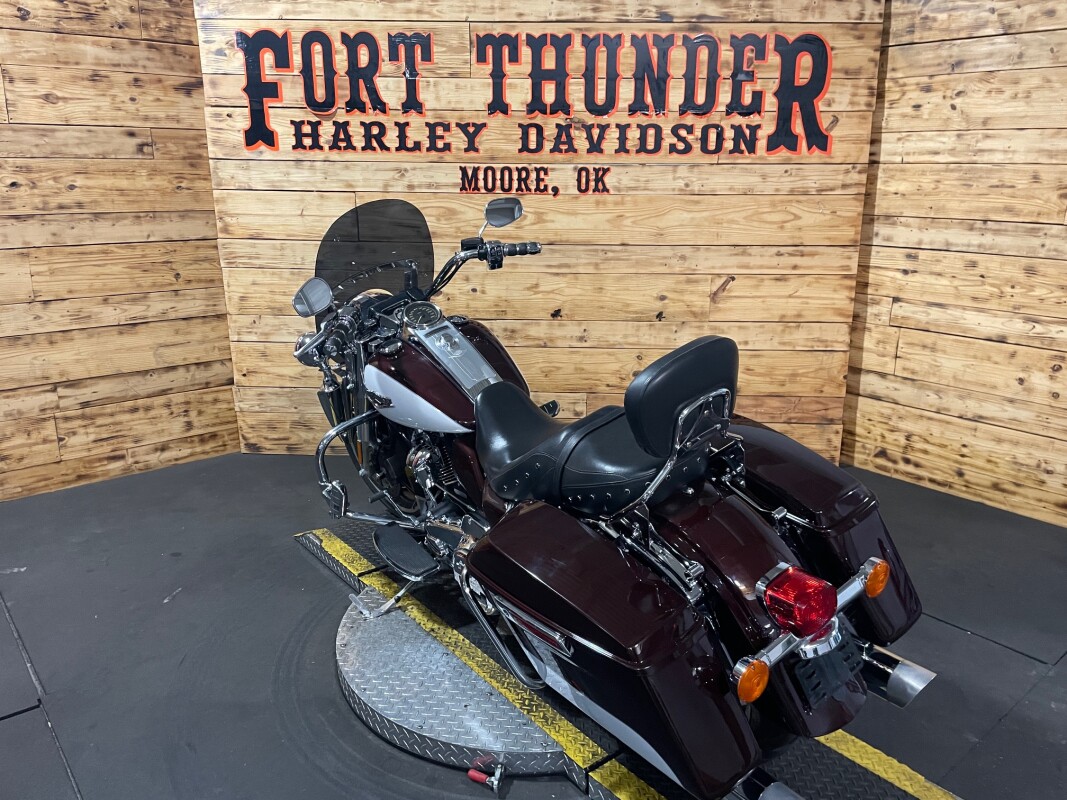 Harley-Davidson Road King 2021 FLHR Midnight Crimson & Stone Washed White Pearl - Photo 10