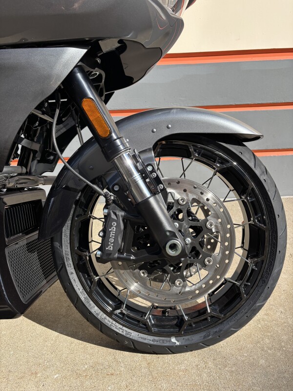 2025 Harley-Davidson CVO Road Glide RAVEN FADE - Photo 8