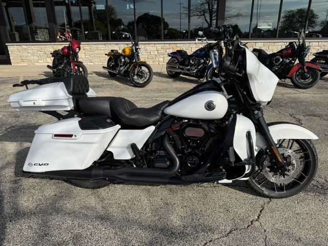 Harley-Davidson CVO Street Glide 2021 FLHXSE WHITE - Photo 2